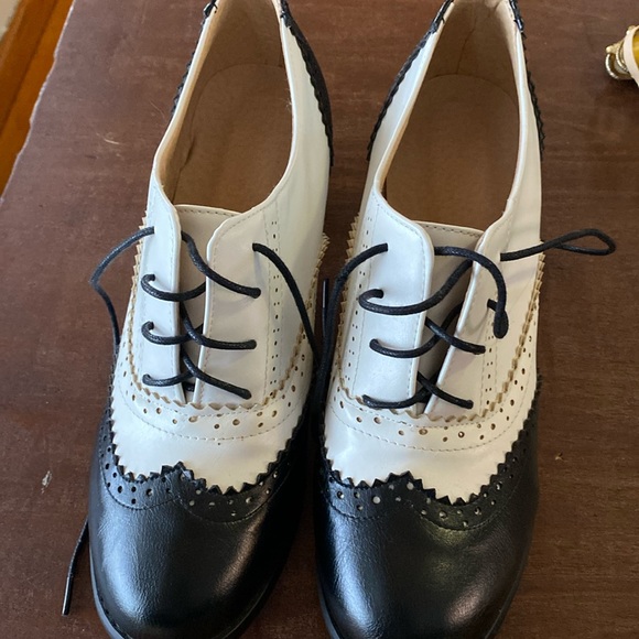 Shoes - Womens Two Tone Dress Pumps Oxfords